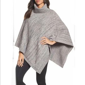 Barefoot dreams cozychic Dume poncho NEW
